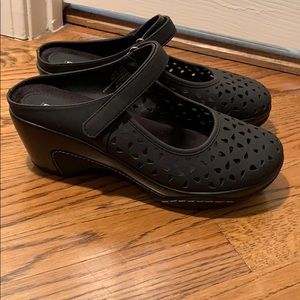 Rialto Black clogs